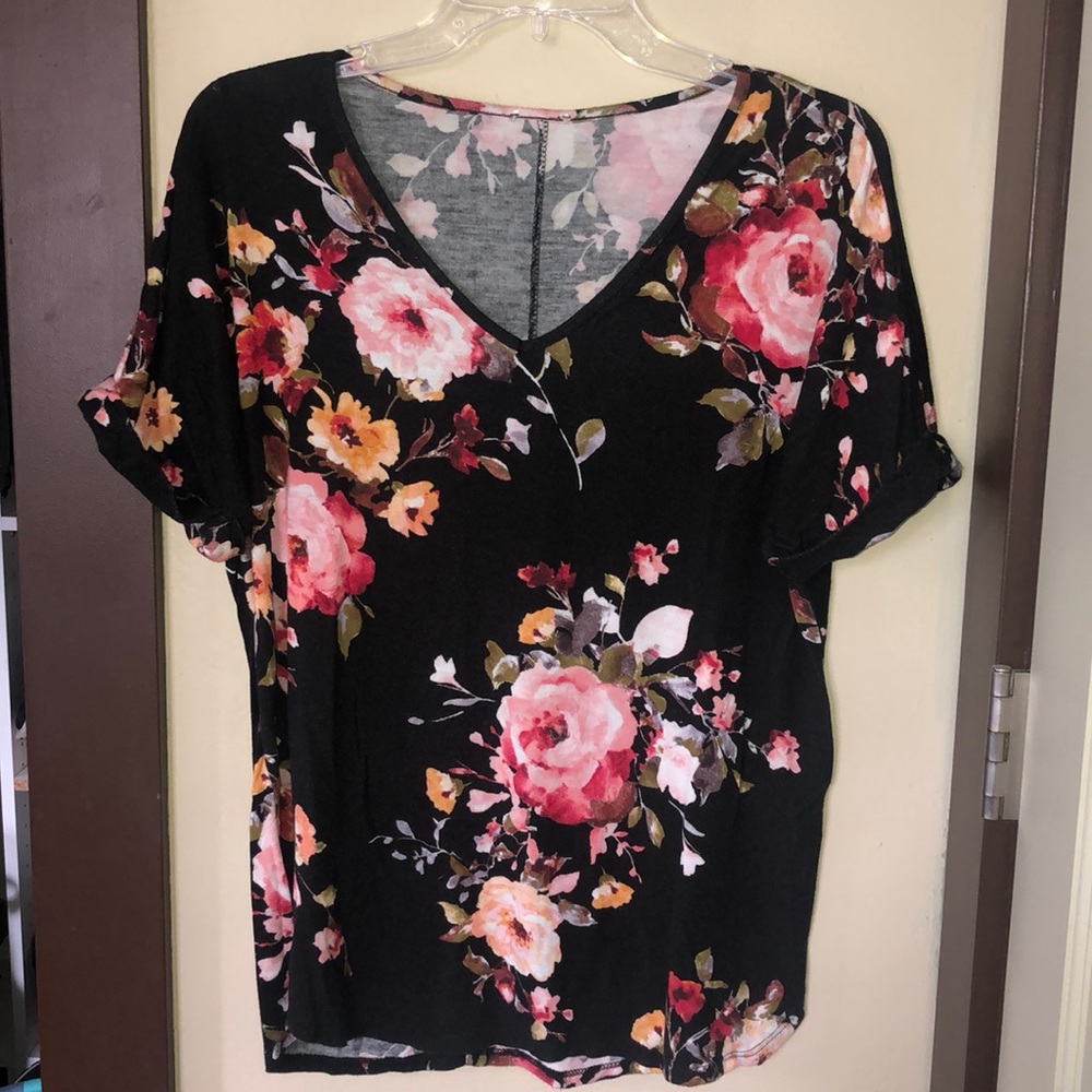 Floral patterned v-neck blouse